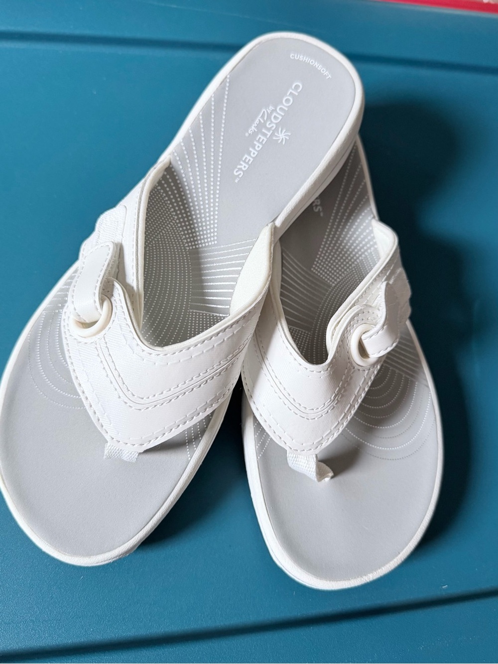 NWOT Cloud-Stepper by Clark White Women's Comfort Flip Flops